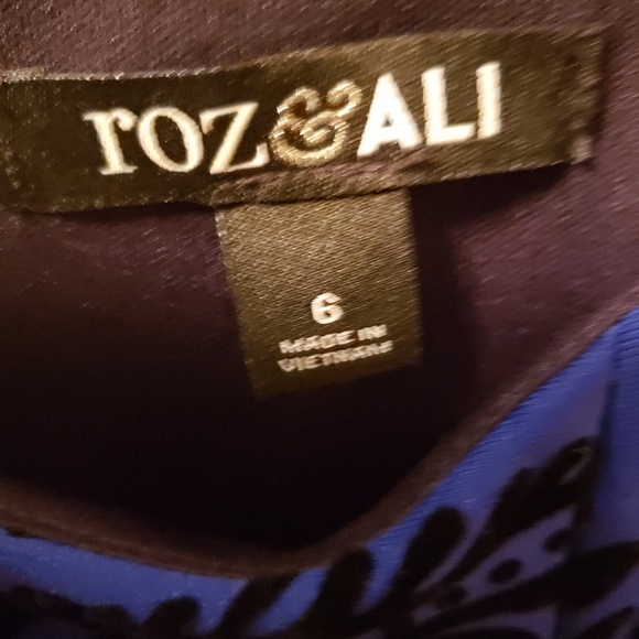Roz & Ali Dress B23 - Picture 2 of 6